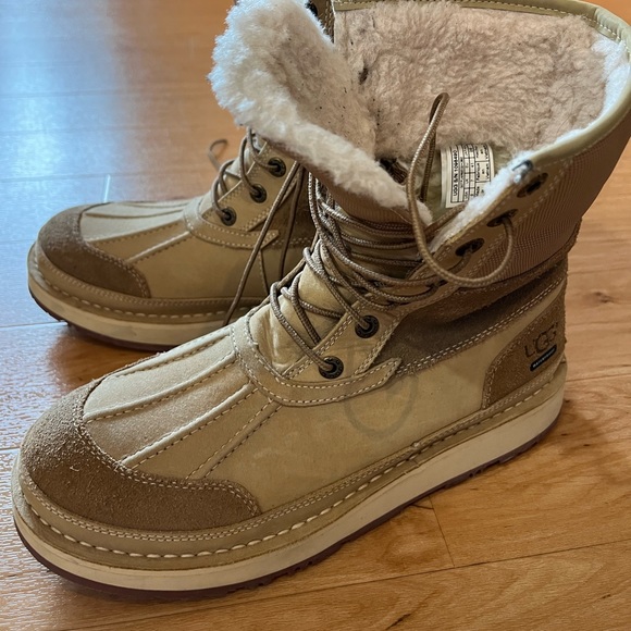 UGGS Men winter boot - Picture 7 of 9